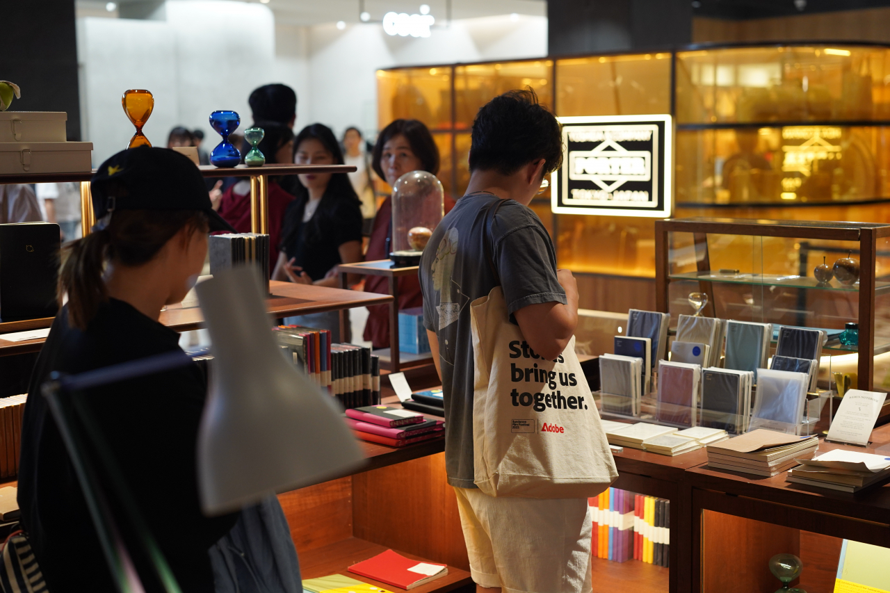 Visitors check out various stationery supplies displayed at Point of View on Sept. 1. (Lee Si-jin/The Korea Herald)