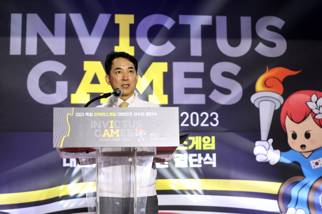 Patriots and Veterans Affairs Minister Park Min-shik speaking during a ceremony in Seoul to launch the South Korean athletic delegation to the 2023 Invictus Games in Dusseldorf, Germany, on Aug.29. (Yonhap)