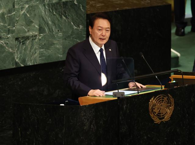 President Yoon Suk Yeol delivers a keynote speech at the United Nations General Assembly in New York in November last year. (Yonhap)