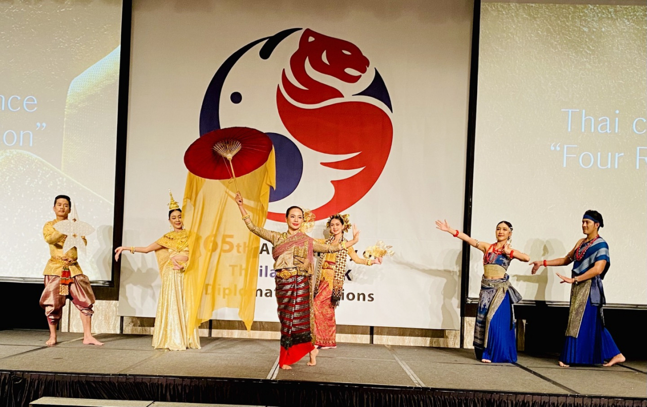 Artists perform traditional Thai dance at Thai Night held at Four Seasons Hotel in Jung-gu, Seoul on Monday. (Sanjay Kumar/The Korea Herald)