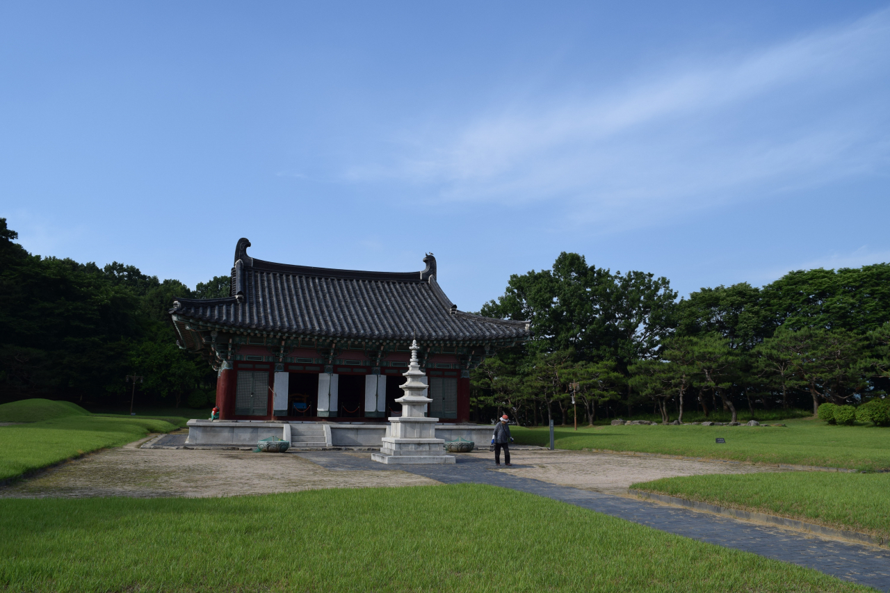 Heungdeoksa, which stands next to the Cheongju Early Printing Museum in Cheongju, North Chungcheong Province (Kim Hae-yeon/ The Korea Herald)