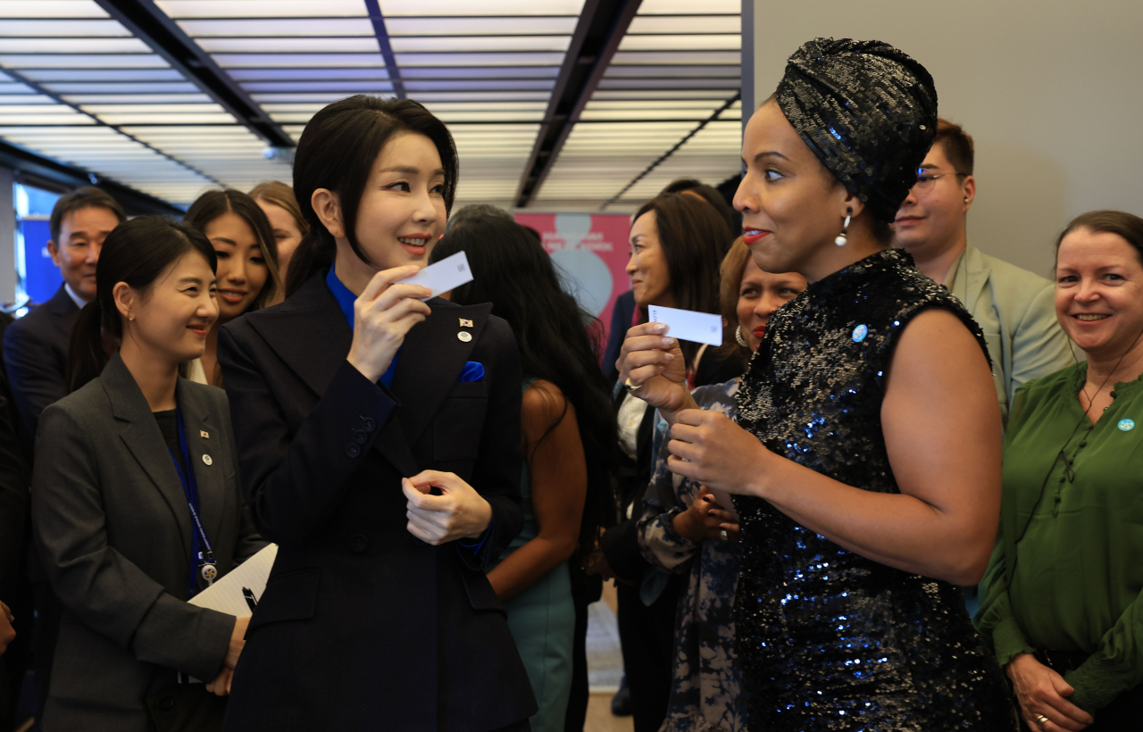 First lady Kim Keon Hee attends an event with foreign reporters and New York City officials at Samsung 837 in Manhattan, New York, on Tuesday. (Yonhap)