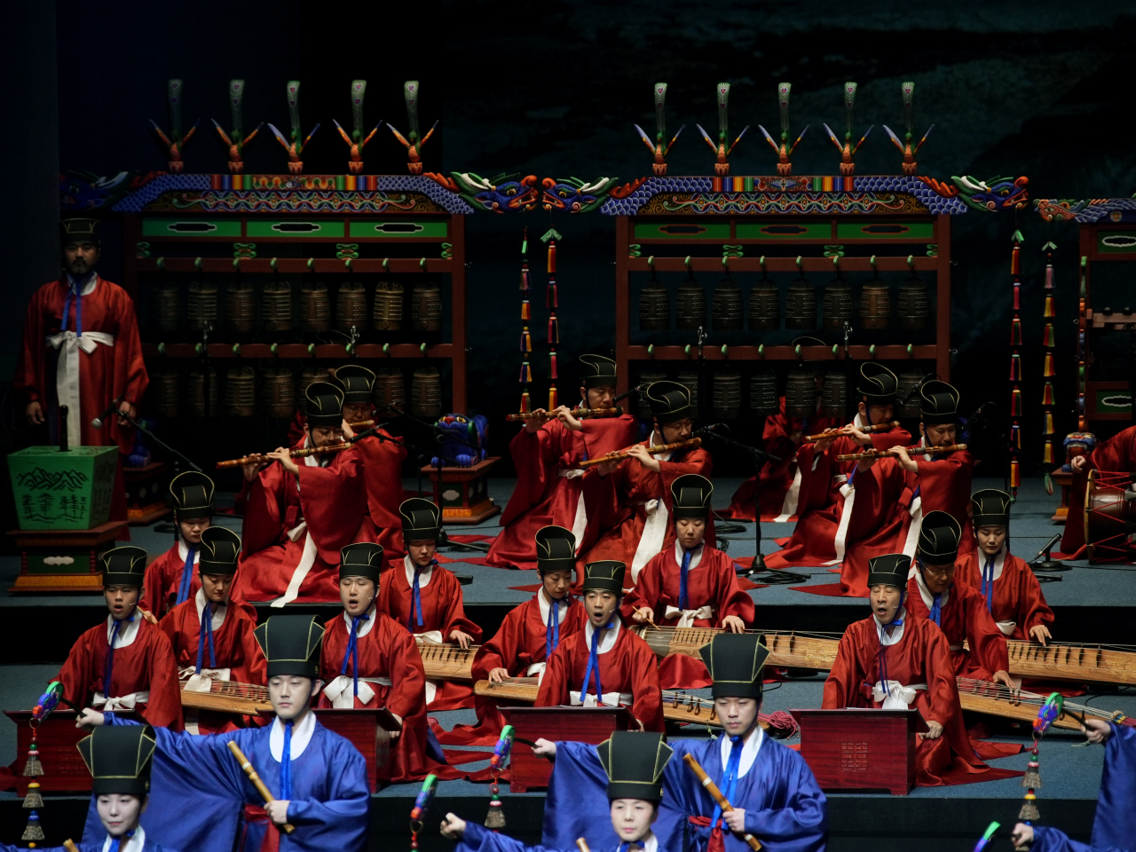 (From right, front row in red) Hong Chang-nam, Lee Dong-young and Kim Dae-youn sing in Jongmyo Jeryeak. (National Gugak Center)