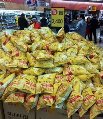 Honey Butter Chip bags are stacked at a grocery store in 2016. (Herald DB)