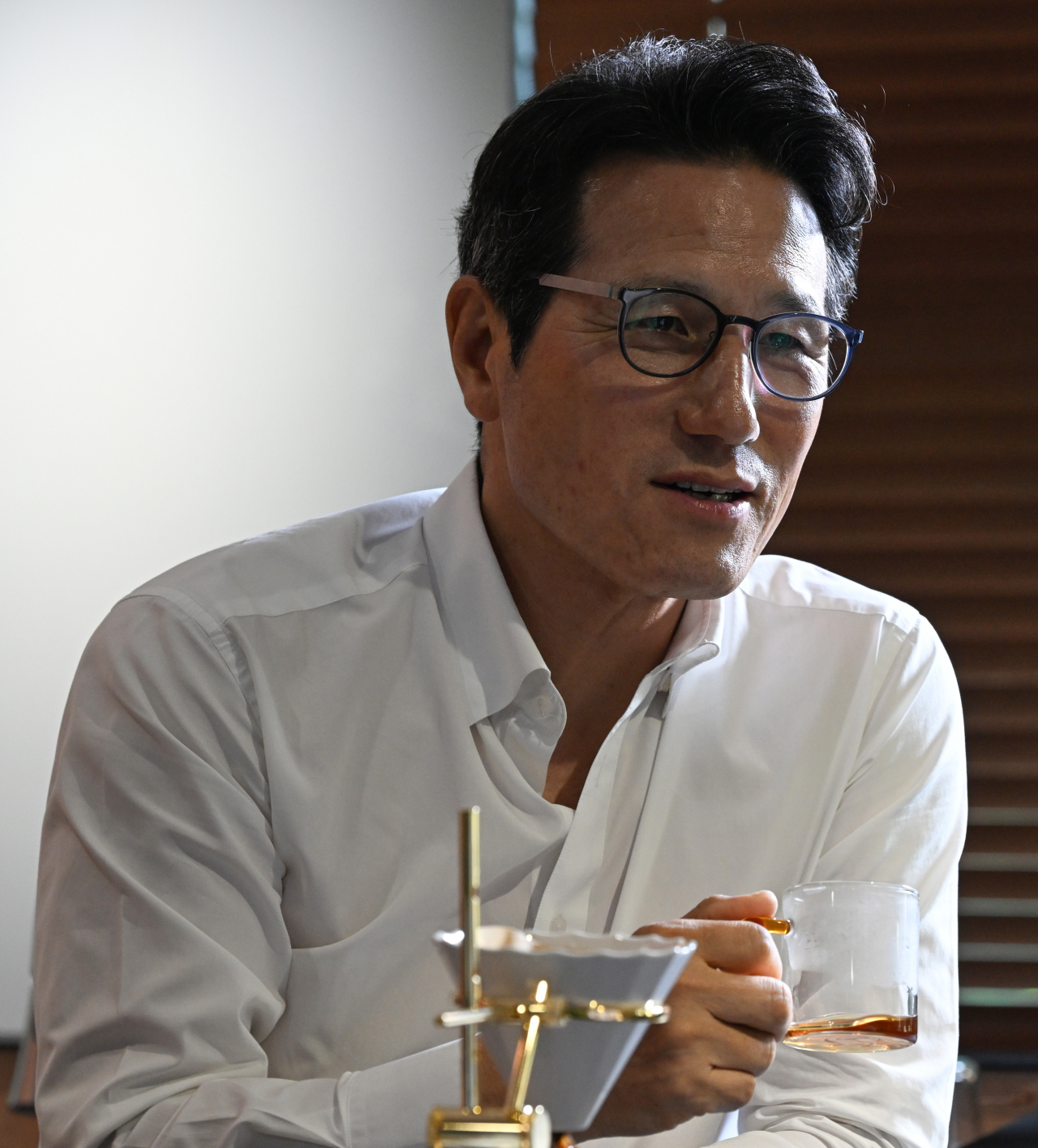Arts Council Korea Chair Choung Byoung-gug speaks at his Seoul office in Daehagno on July 28. (Im Se-jun)