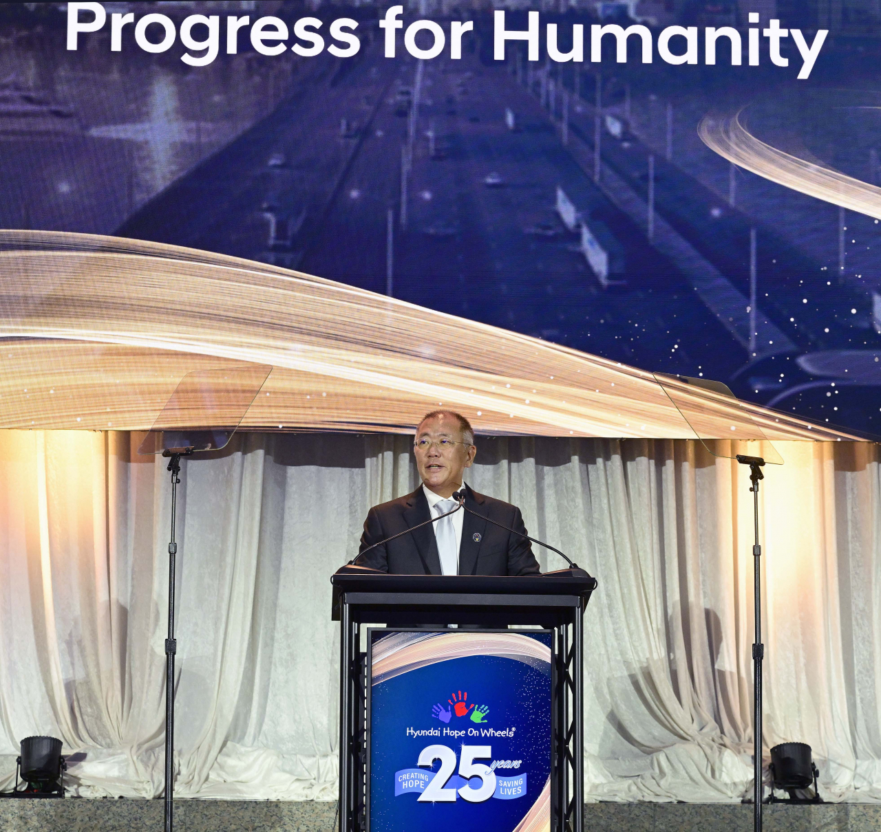 Hyundai Motor Group Executive Chair Chung Euisun speaks at the 25th anniversary event of Hyundai Hope on Wheels in Washington on Thursday. (Hyundai Motor Group)