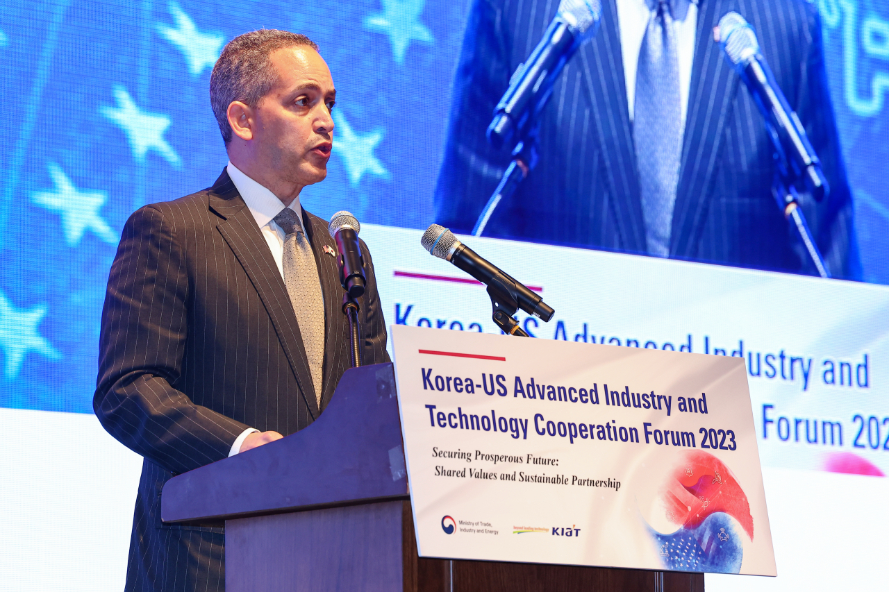 Don Graves, US deputy secretary of commerce, delivering a speech at the Korea-US Advanced Industry and Technology Cooperation Forum 2023 at the Grand Hyatt hotel in central Seoul, on Thursday. (Yonhap)