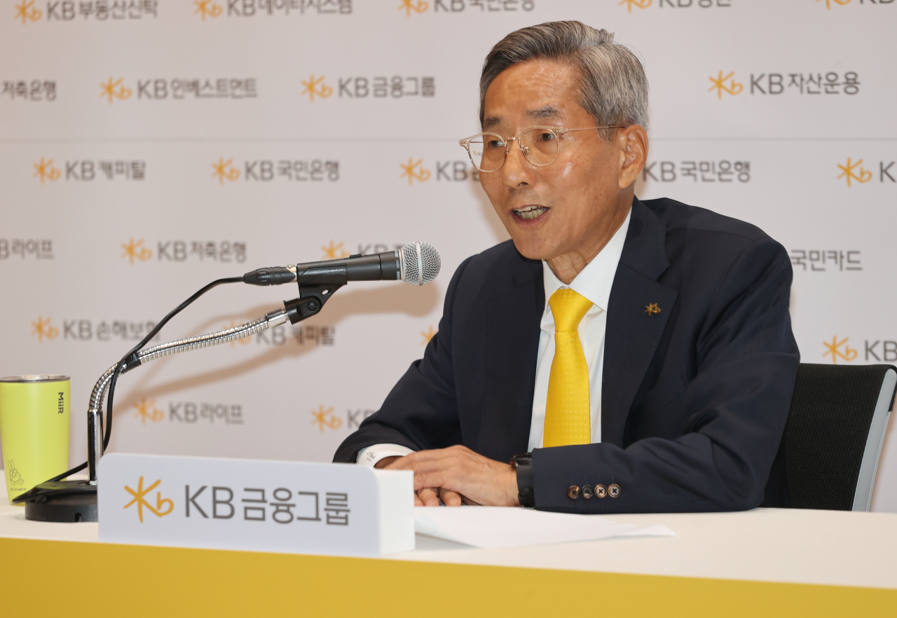 KB Financial Group's current chairman, Yoon Jong-kyoo, talks during at a press conference held at the group’s headquarters in Seoul on Monday.