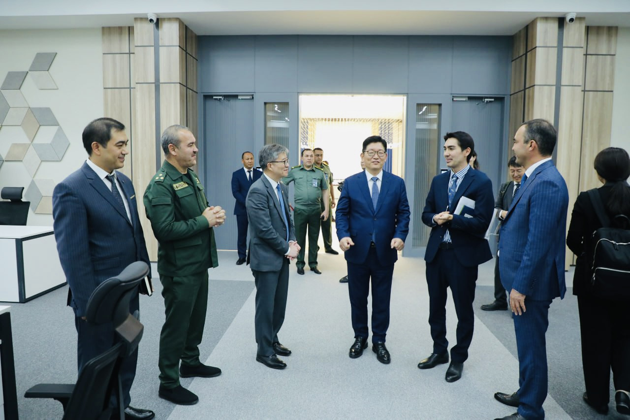Chief of the Korea Customs Service Ko Kwang-hyo visits Uzbekistan's customs commitee to boost customs cooperation. (Uzbekistan’s Customs Committee)
