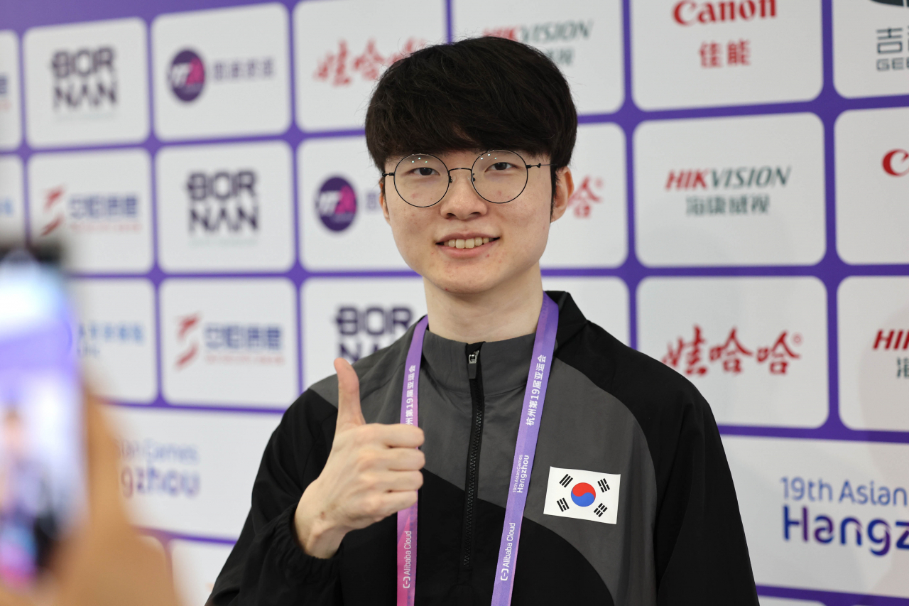 South Korean gamer Lee Sang-hyeok, also known as Faker, poses for a photo at China Hangzhou Esports Centre in Hangzhou, China, during the 19th Asian Games on Sept. 25, 2023. (Yonhap)