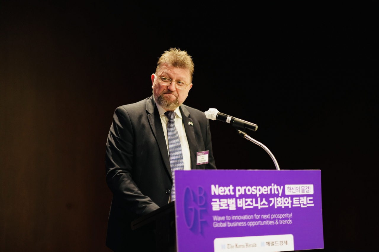 Polish Ambassador to Korea Piotr Ostaszewski delivers remarks at the fourth edition of the Global Business Forum hosted by The Korea Herald at the Grand Hyatt Seoul in Yongsan-gu, Seoul, Wednesday. (The Korea Herald)