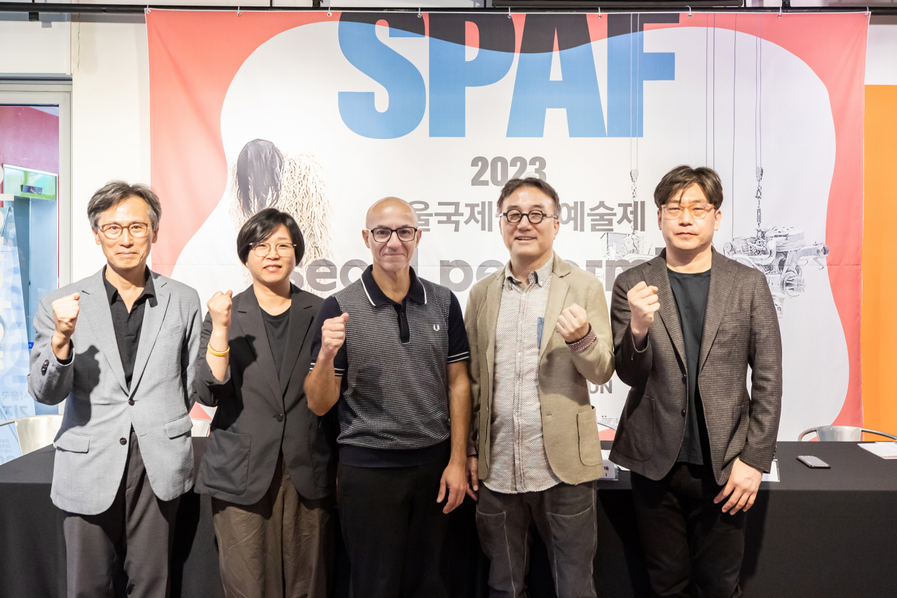 Choreographer Rachid Ouramdane (center), SPAF artistic director Choi Kyu (second from right) and director Jeon In-cheol (first to right) pose for a group photo during a press conference held on Thursday. (SPAF)