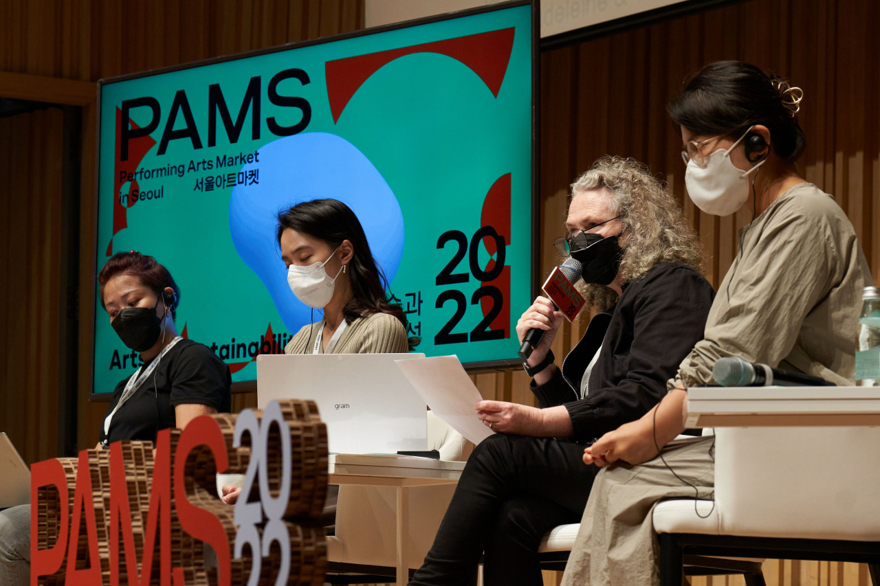 Experts participate in a discussion session during the 2022 Performing Arts Market in Seoul. (Korea Arts Management Support Center)