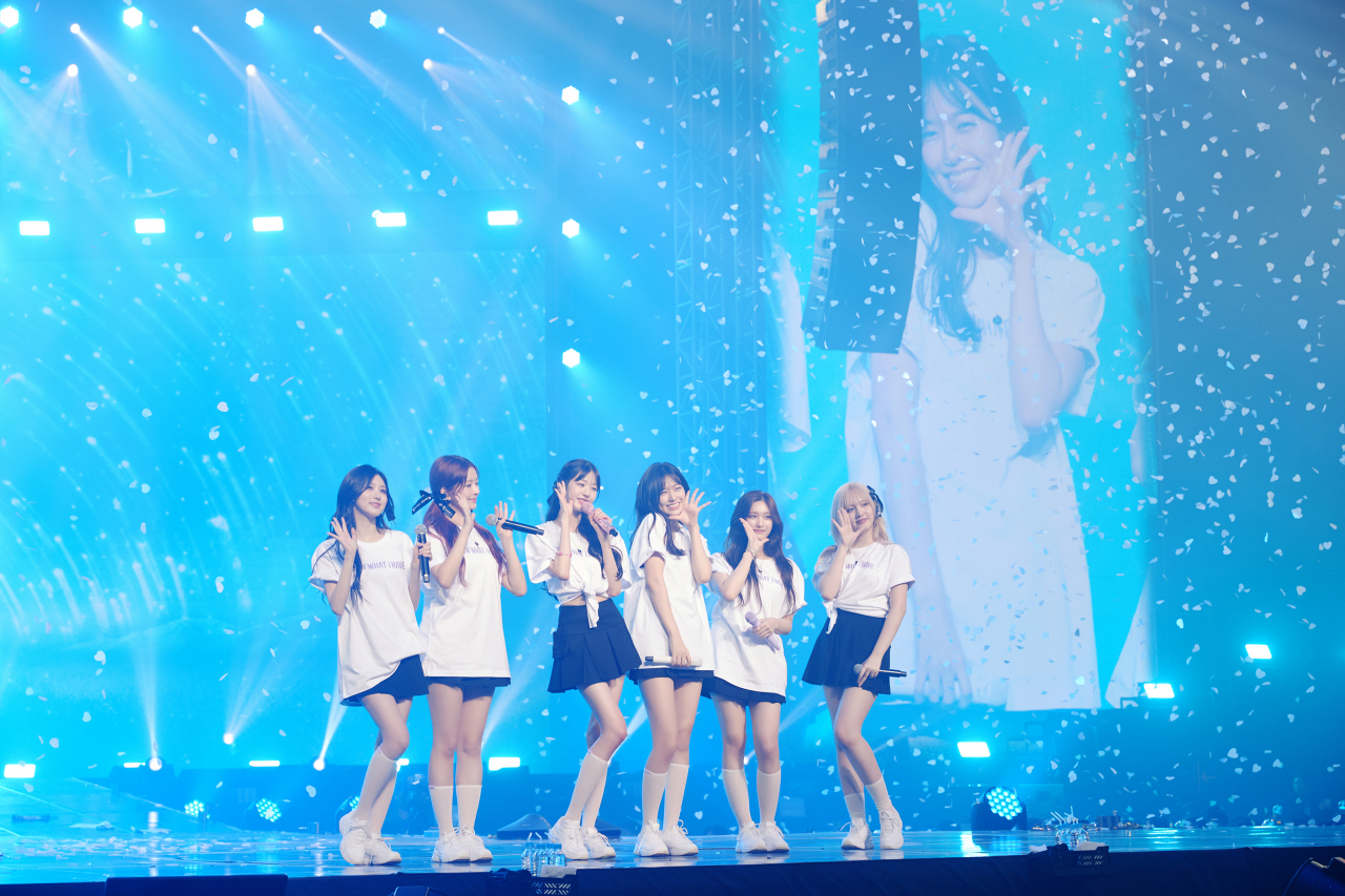 K-pop girl group Ive holds its first concert, 