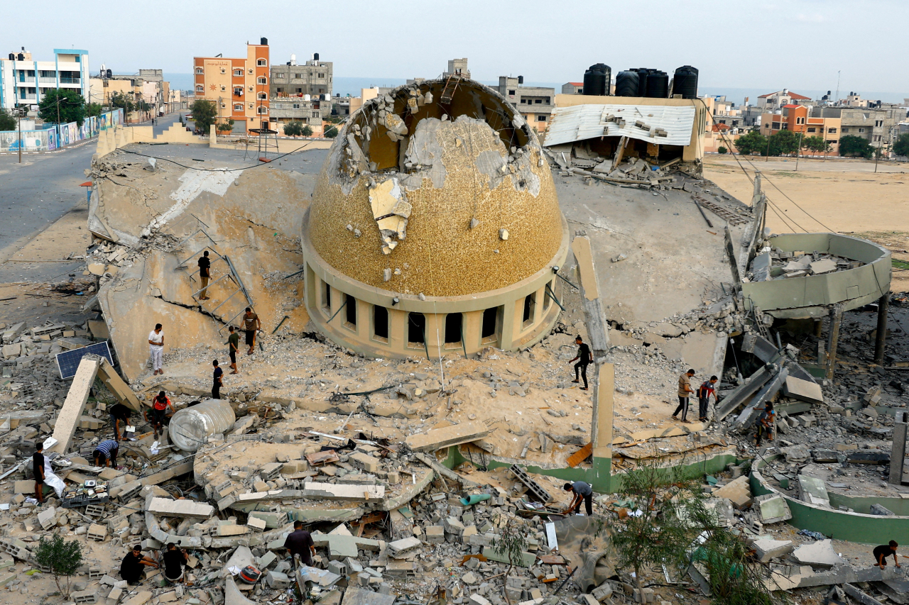 This Reuters photo shows a Palestinian mosque attacked by Israel in the southern part of the Gaza Strip on Sunday. (Reuters-Yonhap)