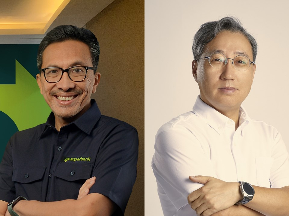 PT Super Bank Indonesia CEO Tigor M. Siahaan (left) and Kakao Bank CEO Yoon Ho-young (Kakao Bank)