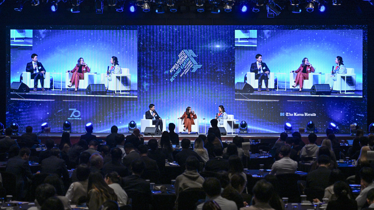Sasha Sagan (center) and Yi Soyeon (right) speak during a panel discussion at the 2023 Korea Herald Humanity In Tech Forum held at The Shilla Seoul, on Wednesday. (Lee Sang-sub and Im Se-jun /The Korea Herald)