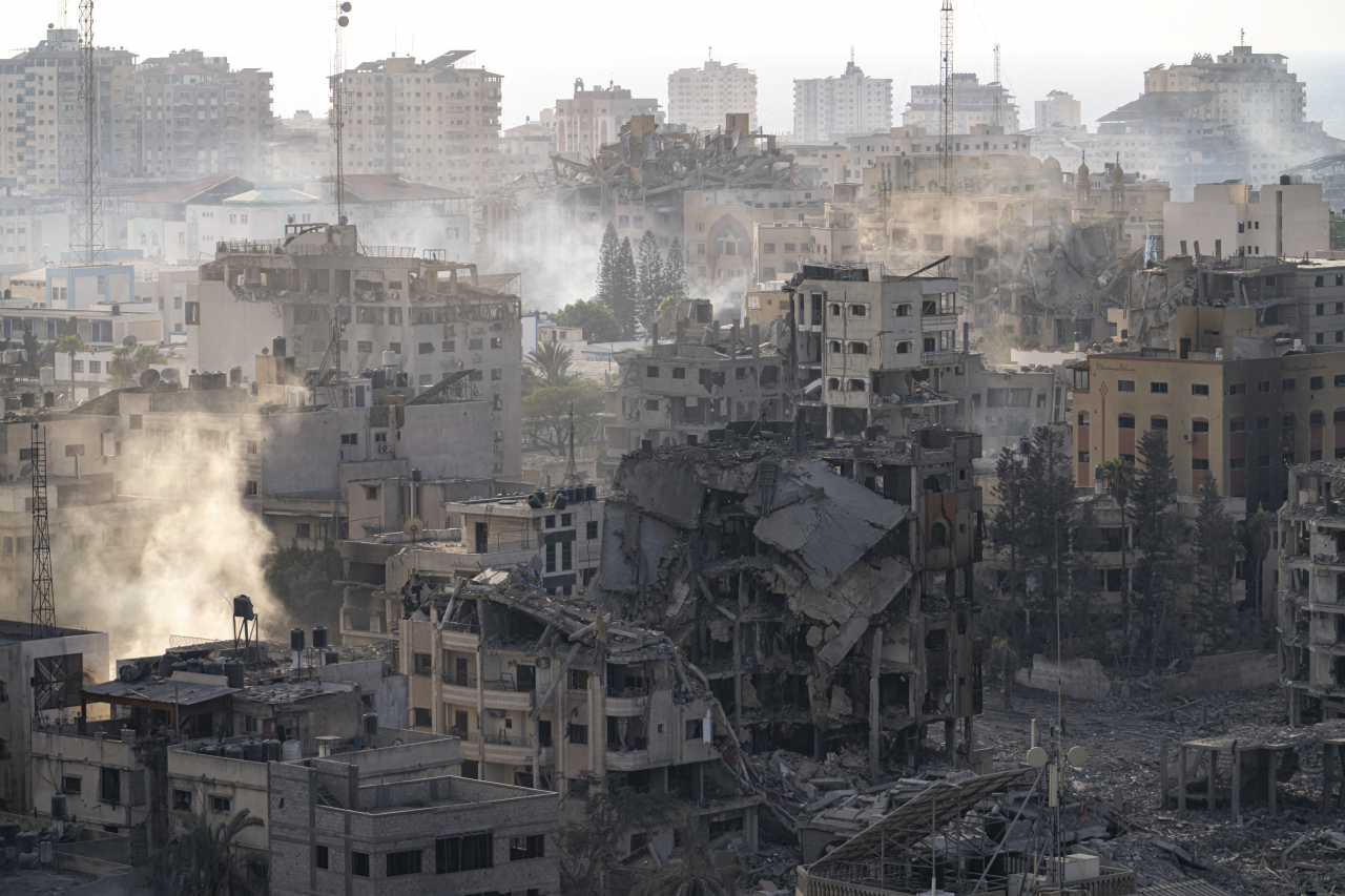 Destruction from Israeli aerial bombardment is senn in Gaze City, Wednesday. (AP-Yonhap)