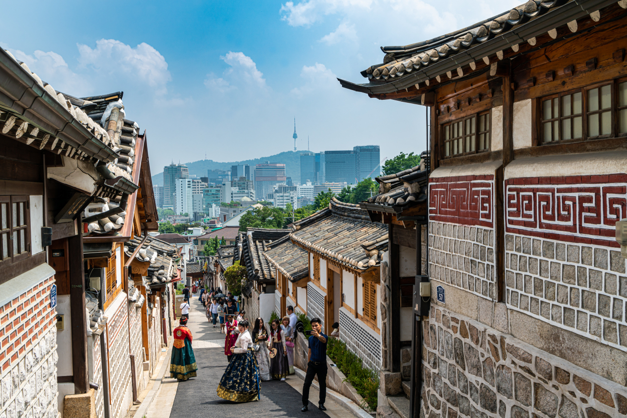 Tourists walk around near Bukchon Hanok Village. (123rf)