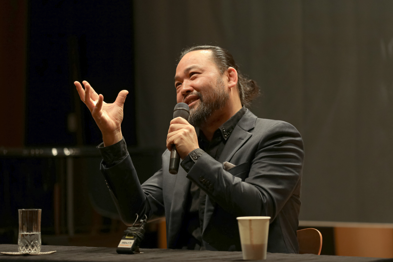 Bass-baritone Samuel Youn speaks during a press conference at Pony Chung Hall in Seoul on Friday. (Arts and Artists)