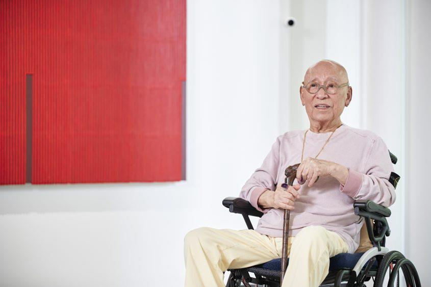 This file picture shows South Korea's dansaekhwa artist Park Seo-bo, who died on Saturday at the age of 92. (Yonhap)