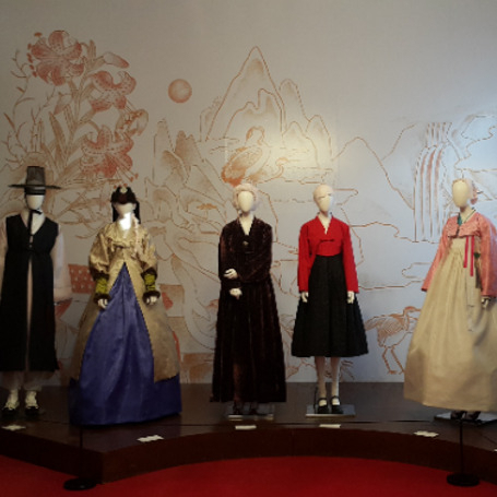 Traditional hanbok from 1876 to 1910 are on display at the National Folk Museum of Korea. (KCDF)