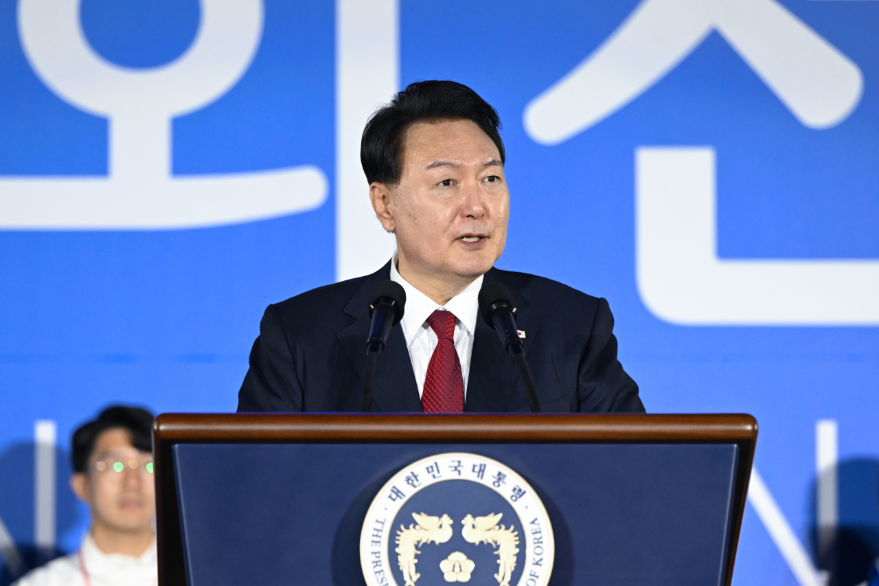 President Yoon Suk Yeol delivers a speech at the opening ceremony of the 104th National Sports Festival held in the southwestern city of Mokpo on Friday. (Yonhap)