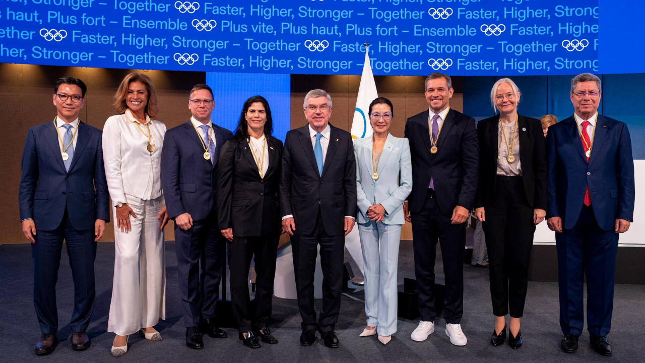 Newly elected International Olympic Committee members (from left) Korea's Kim Jae-youl, president of the International Skating Union, Cecilia Tait, former Olympic medallist and politician from Peru, Hungarian businessman and sports administrator Balazs Furjes, Israel's first Olympic medallist Yael Arad, IOC President Thomas Bach, Malaysian actress Michelle Yeoh, German sports entrepreneur Michael Mronz, Sweden's Petra Soerling, head of the International Table Tennis Federation, and Mehrez Boussayene, president of the Tunisian Olympic Committee, pose for a group picture during the third day of the 141st IOC session in Mumbai, India on Tuesday. (Yonhap)