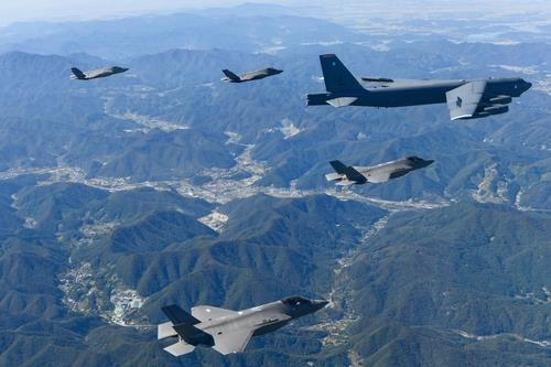A US B-52 strategic bomber takes part in a combined air exercise with South Korean F-35A fighter jets over the Korean Peninsula on Tuesday. (ROK Air Force)