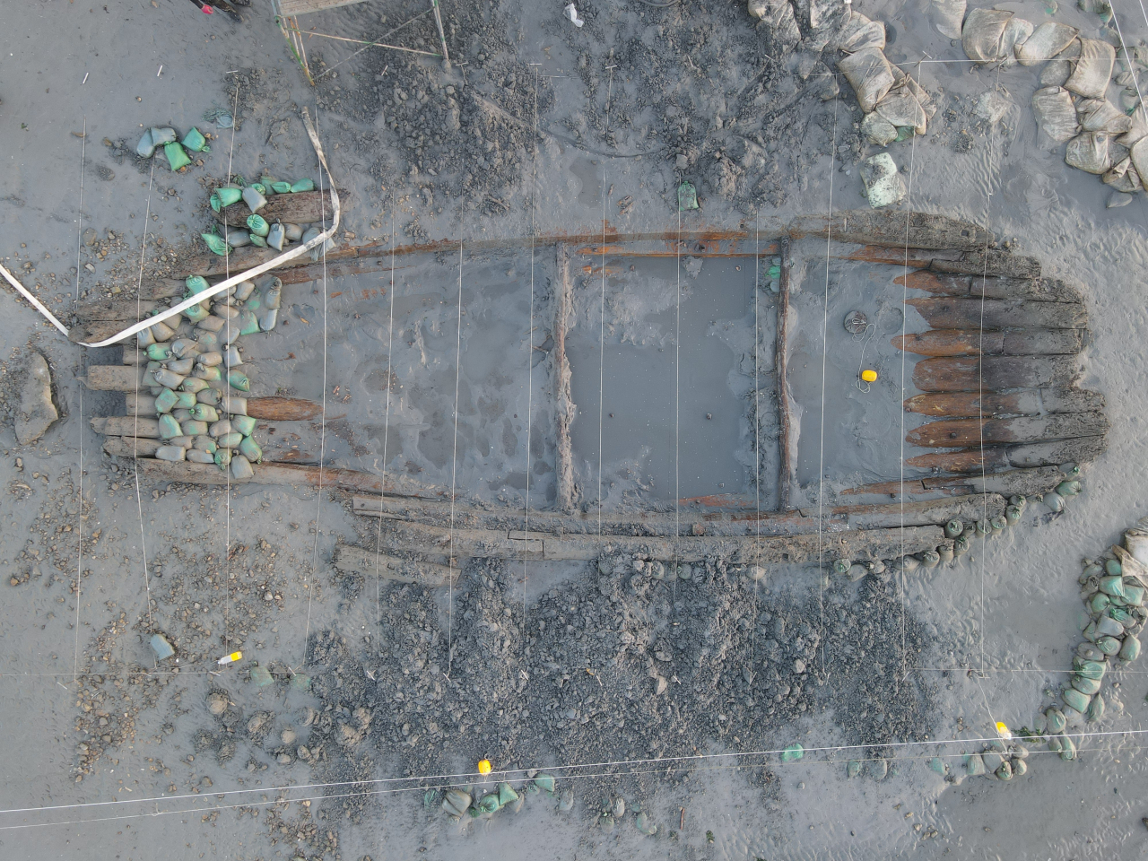 An aerial view of a shipwreck found off Songho Beach in Haenam, South Jeolla Province, in May. (CHA)