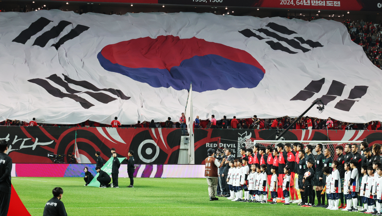This photo shows the prematch ceremony for a men's football international friendly between South Korea and Tunisia at Seoul World Cup Stadium in Seoul. (Yonhap)