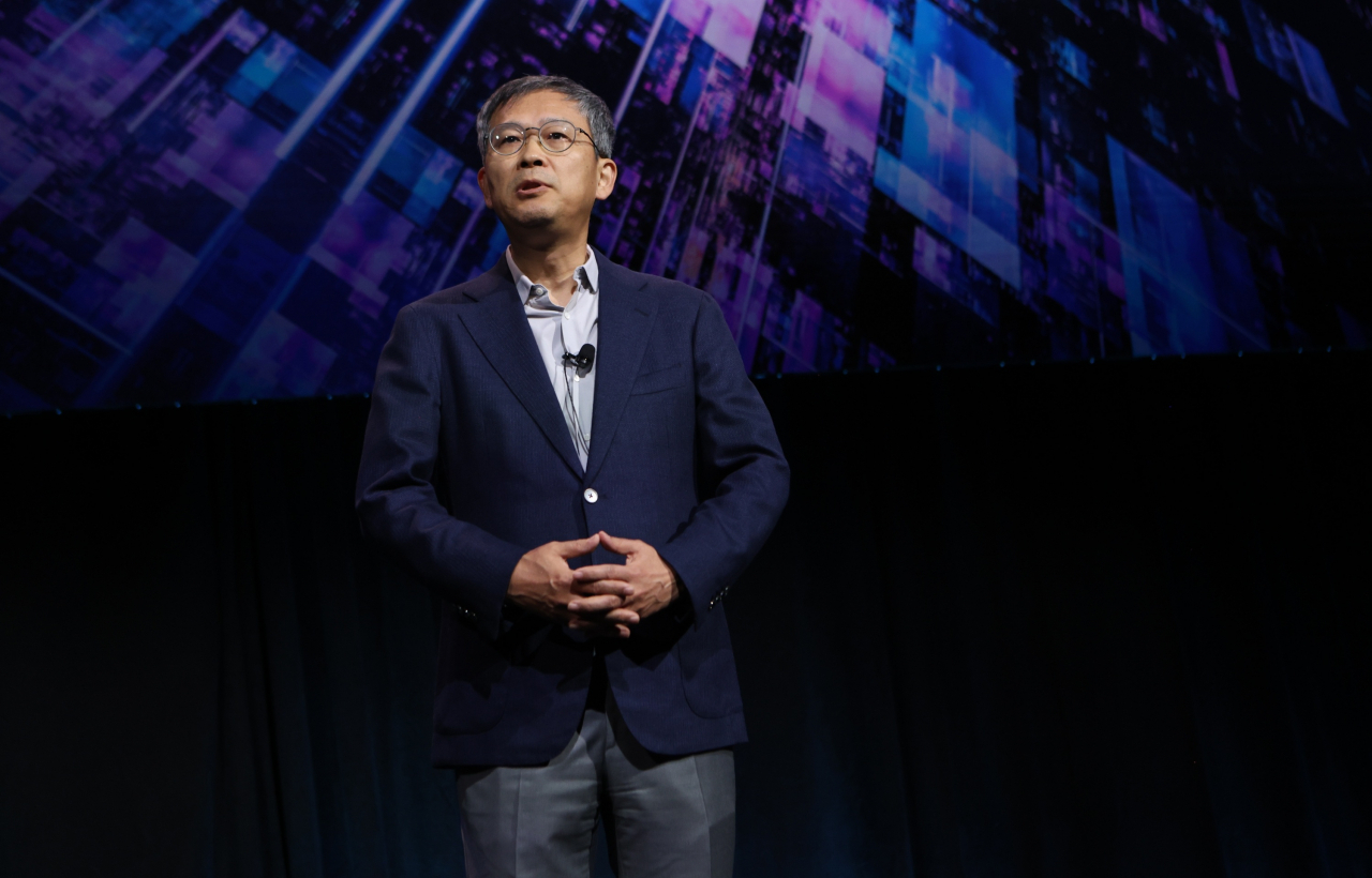Lee Jung-bae, executive vice president and head of US memory at Samsung Electronics speaks at the Samsung Memory Tech Day 2023 in San Jose, California, on Friday (local time). (Samsung Electronics)