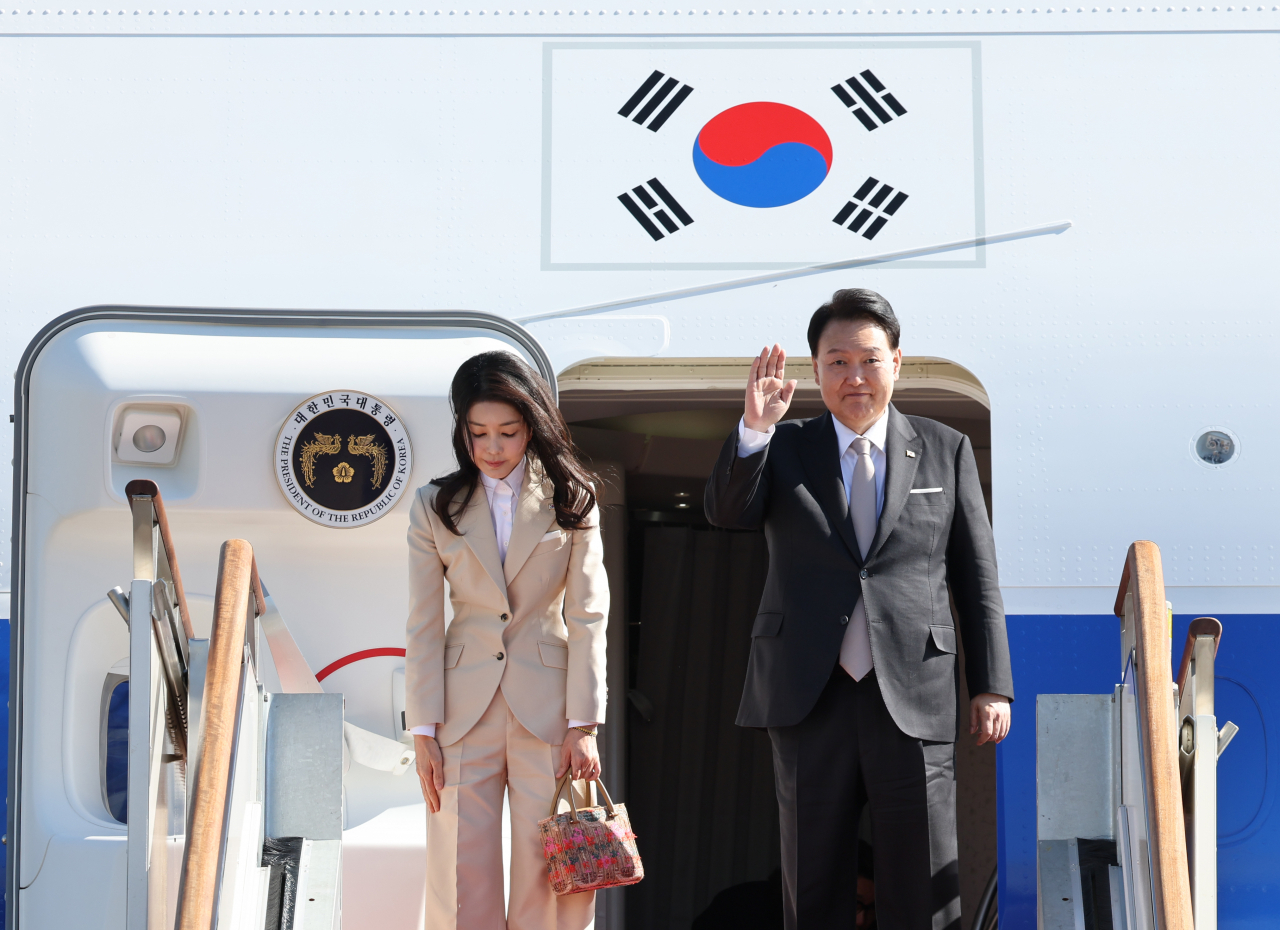 President Yoon Suk Yeol (R) and first lady Kim Keon Hee pose for a photo before departing from Seoul on Air Force One for state visits to Saudi Arabia and Qatar, Saturday. (Yonhap)