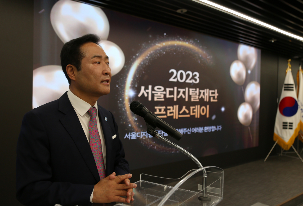 Seoul Digital Foundation CEO Kang Yo-sik announces the foundation's three different projects for utilizing artificial intelligence for public facilities and services at a press conference on Thursday. (Seoul Digital Foundation)