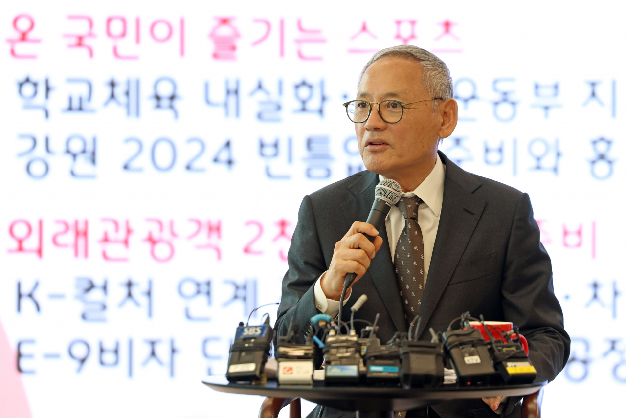 Yu In-chon, the minister of Culture, Sports and Tourism, speaks during a press conference held at Modu Theater in central Seoul on Monday. (MCST)