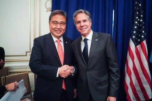 Foreign Minister Park Jin (left) and US Secretary of State Antony Blinken at the Minerals Security Partnership meeting in New York, the US on Sept. 22, 2022. (Ministry of Foreign Affairs)