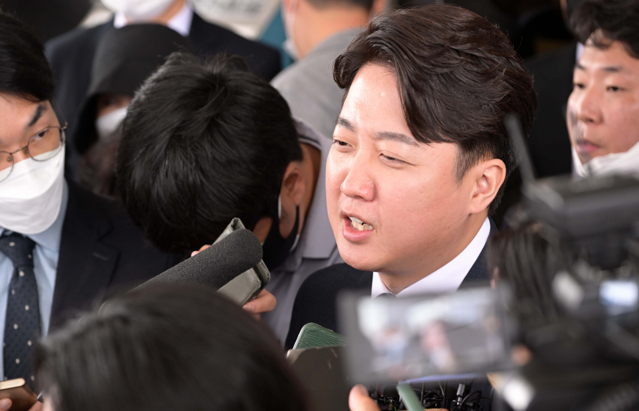 This photo shows former People Power Party chairman Lee Jun-seok attending a court in Seoul in September 2022 regarding his injunction against the party's internal decision to suspend his party membership. (Lee Sang-sub/The Korea Herald)