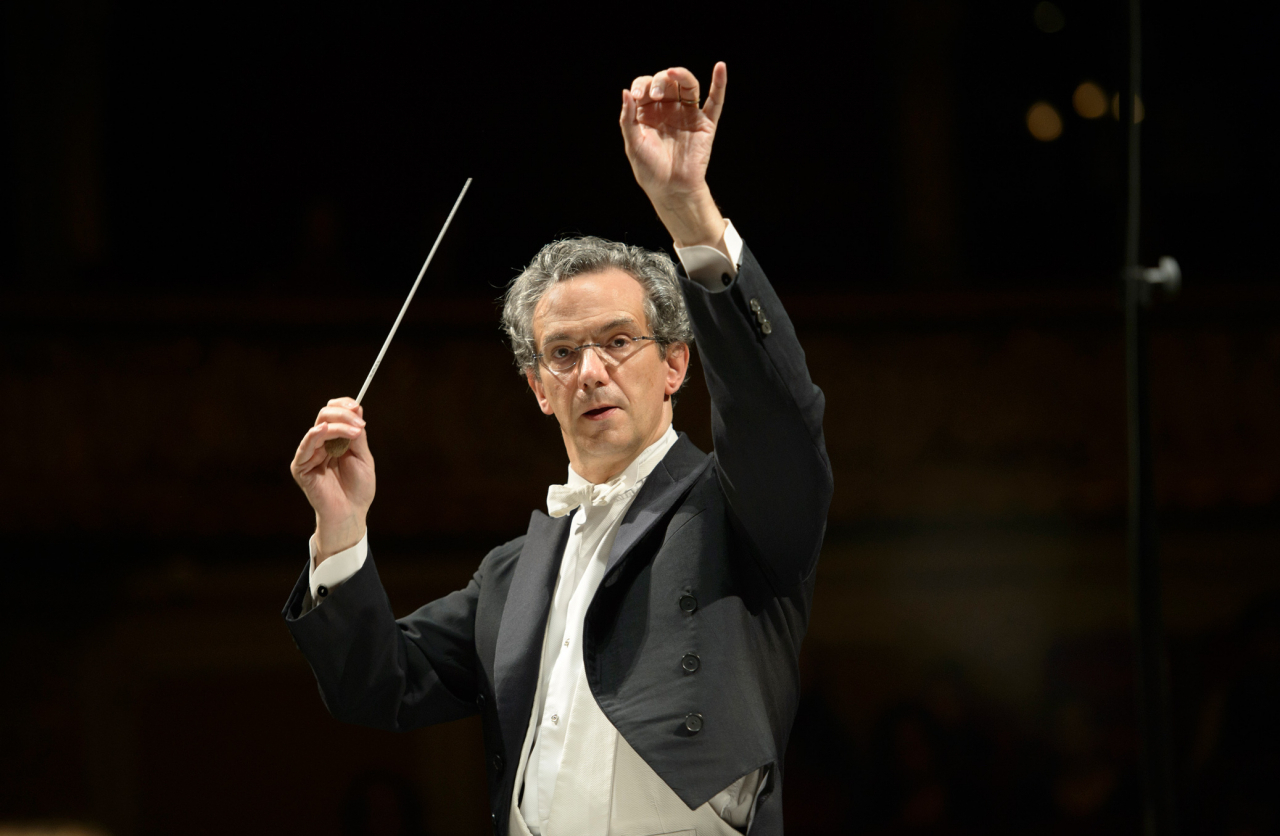 Conductor Fabio Luisi (Lotte Concert Hall)