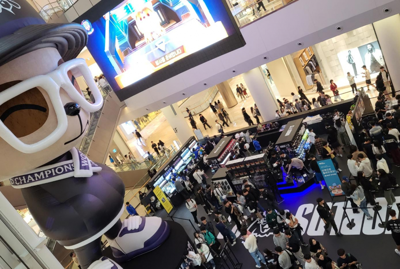 League of Legends World Championship pop-up store at Lotte World Tower in Songpa-gu, southeastern Seoul (Riot Games)