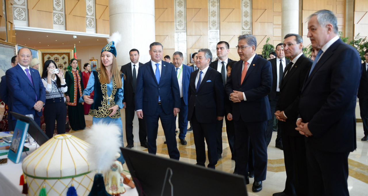 Attendees see a glimpse of Turkmen's traditional culture showcased during the 16th Korea-Central Asia Cooperation Forum in Ashgabat, Turkmenistan. (Embassy of Turkmenistan in Seoul)