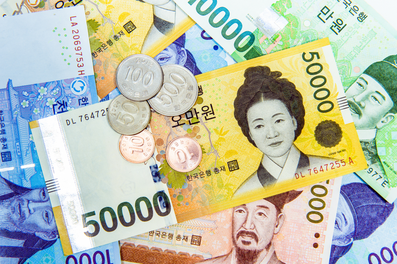 Korean won banknotes and coins (123rf)