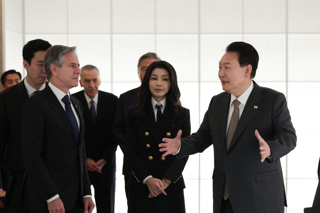 President Yoon Suk Yeol (right) receives US Secretary of State Antony Blinken (left, front) at his office in Seoul, on Thursday. (Presidential Office)