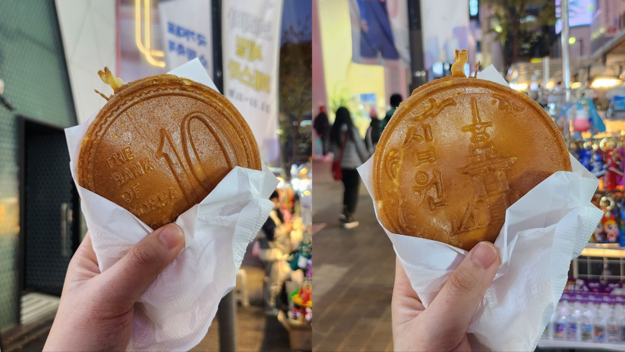 The back and front of sipwonppang shows the Dabotap pagoda of the temple Bulguksa (right), and the No. 10, re-creating the first version of the 10 won coin. (Lee Jung-youn/The Korea Herald)