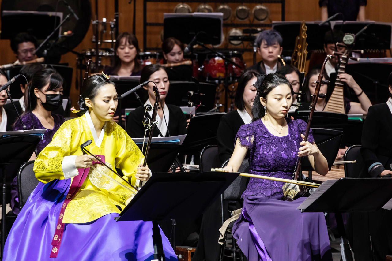 Haegeum player Kim Jin (left) and erhu player Tai Wei perform in a rehearsal for a joint concert, 