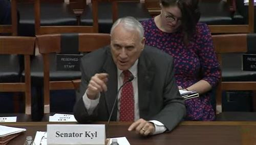 This photo, captured from the livestreaming of a House Armed Services Committee session, shows John Kyl, the vice chair of the Congressional Commission on the Strategic Posture of the United States, speaking at Capitol Hill in Washington on Wednesday. (Yonhap)