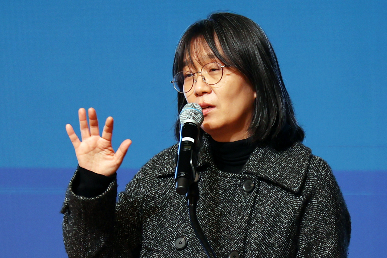 Han Kang delivers a keynote speech at the International Congress of Writers Writing in Korean, in Gwangju, Wednesday. (Yonhap)
