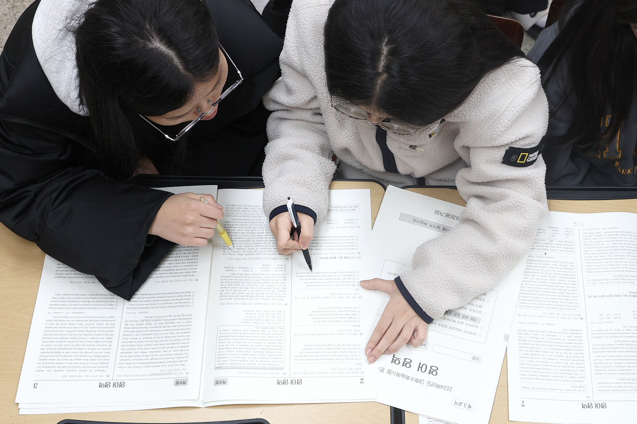 Senior students make provisional marks for the state-administrated scholastic aptitude test at a high school in Daegu on Friday, one day after the nationwide exam for the 2024 academic year took place. (Yonhap)