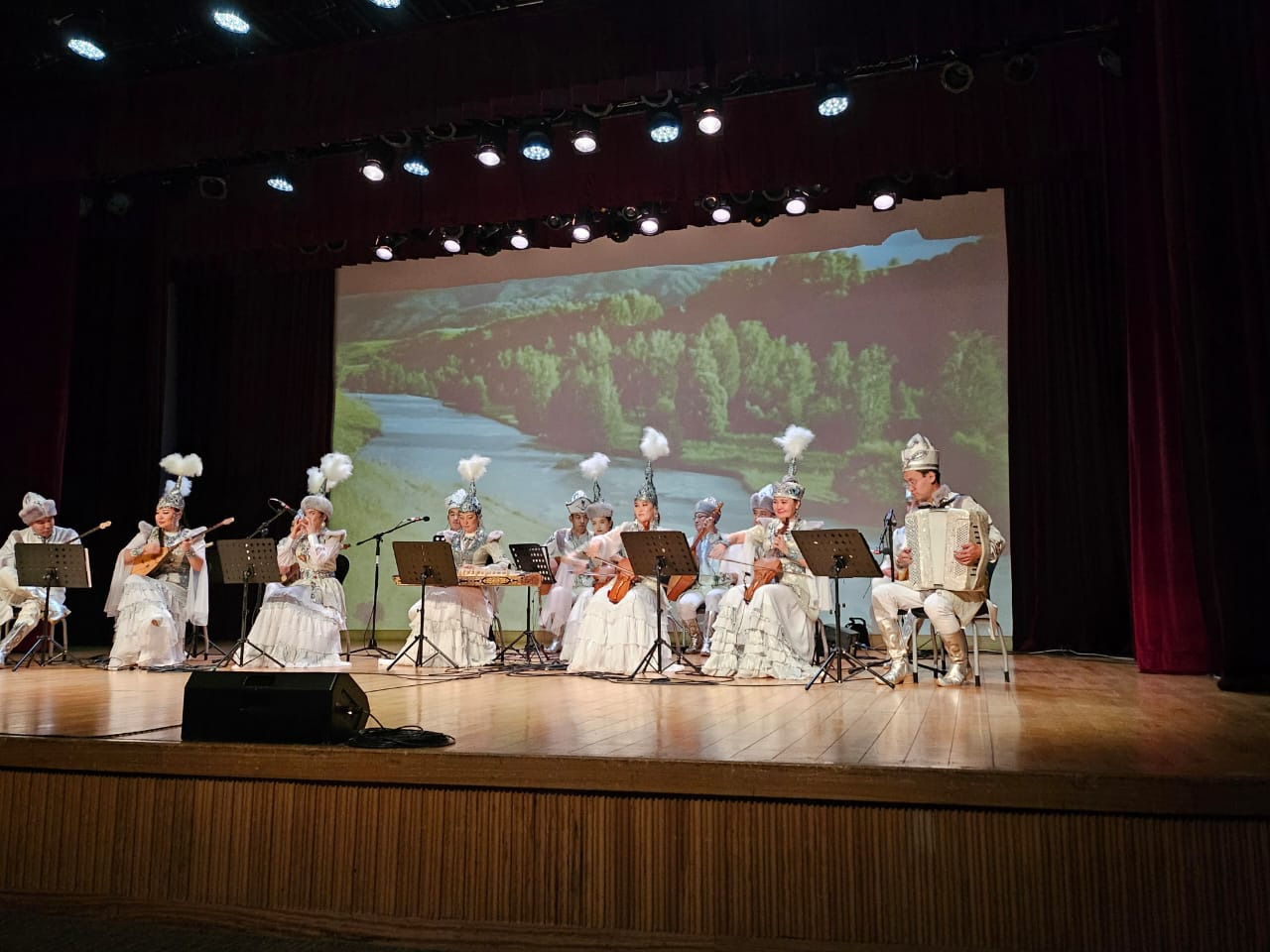 Artists perform a concert of the Kazakh folklore and ethnographic ensemble “Sazgen Sazy” in Busan on Wednesday. (Kazakh Embassy in Seoul)