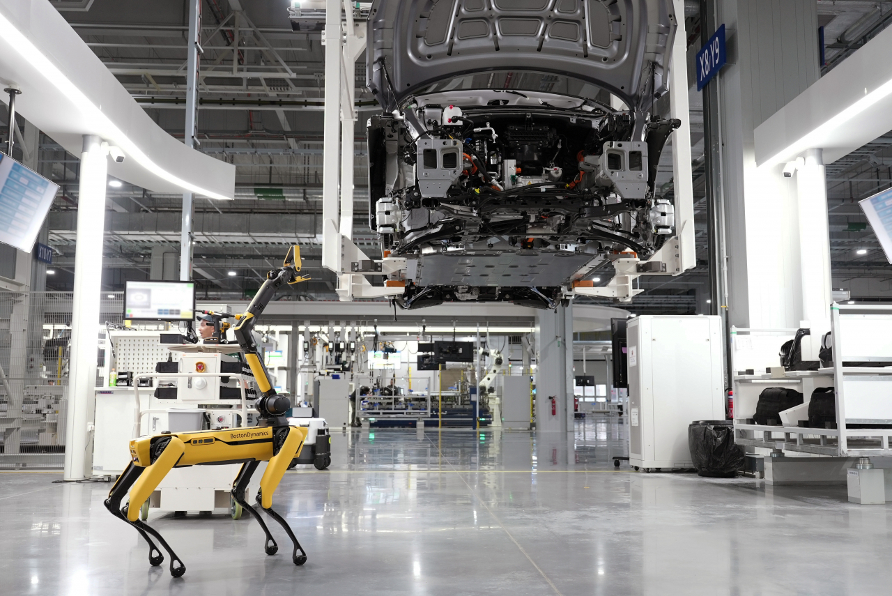 Boston Dynamics' four-legged robot Spot oversees the assembly of the Ioniq 5 at Hyundai Motor Group Innovation Center Singapore. (Hyundai Motor Group)
