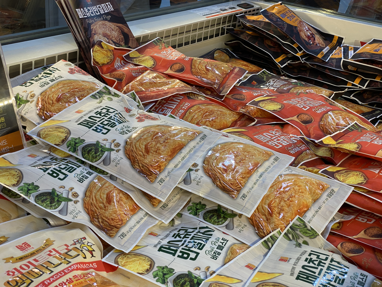 Packages of Dkfoods's frozen pizza product are on display at 2023 Coex Food Week, held at Coex in southern Seoul, Wednesday. (Hwang Joo-young/The Korea Herald)